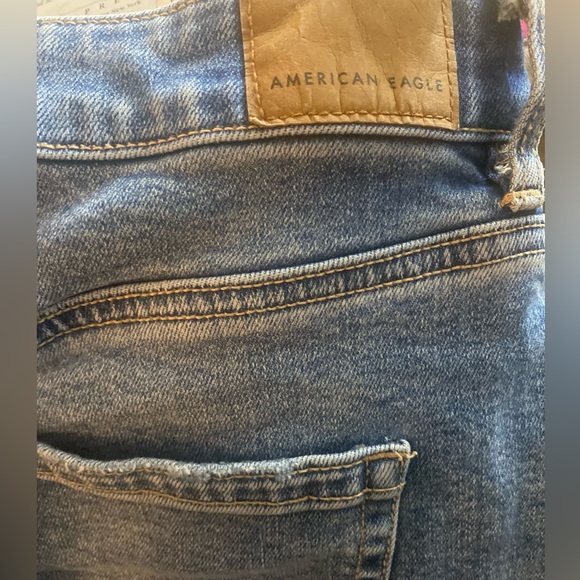 💙GREAT CONDITION💙 American Eagle | Size 4 | Strigid Mom Jeans | Worn Once - Picture 9 of 15